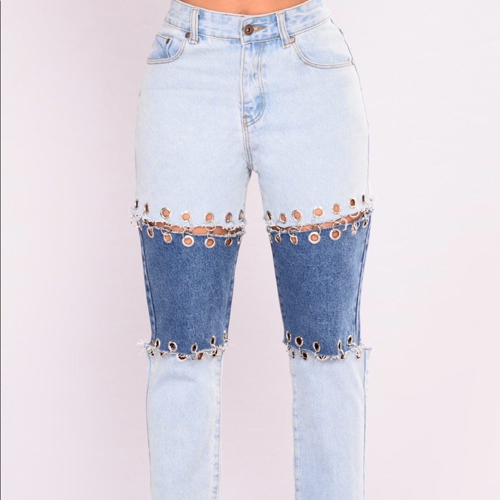 ✨HOST PICK! ✨Metallic grommet jeans